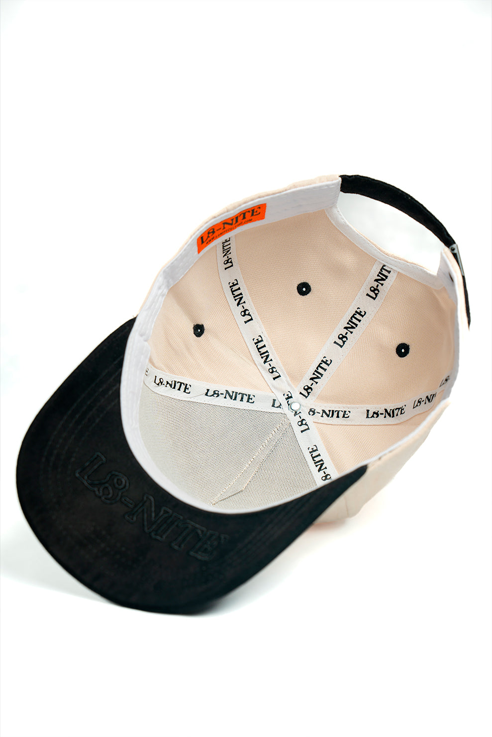 L8 HAT OFF WHITE AND BLACK